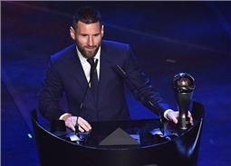 Lionel Messi giành giải Cầu thủ xuất sắc nhất của FIFA